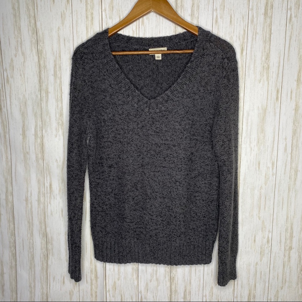 🍋 St. Johns Bay Gray V-neck sweater Large